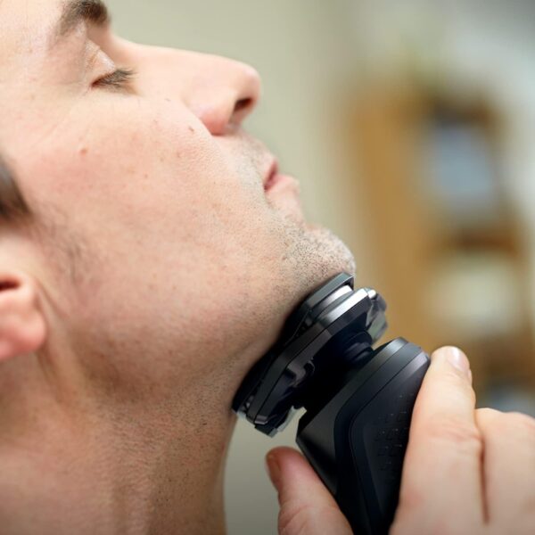 PHILIPS Shaver Series 5000 with Advanced SkinIQ, Wet & Dry Men's Electric Shaver with Integrated Pop-up Trimmer, 60 mins Run Time - S5588/30, Deep Black, [comes with UK Plug] - Image 5