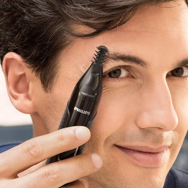 Philips Series NT5650/16 5000 Battery-Operated Nose, Ear and Eyebrow Trimmer, Black (Pack of 1) - Image 3