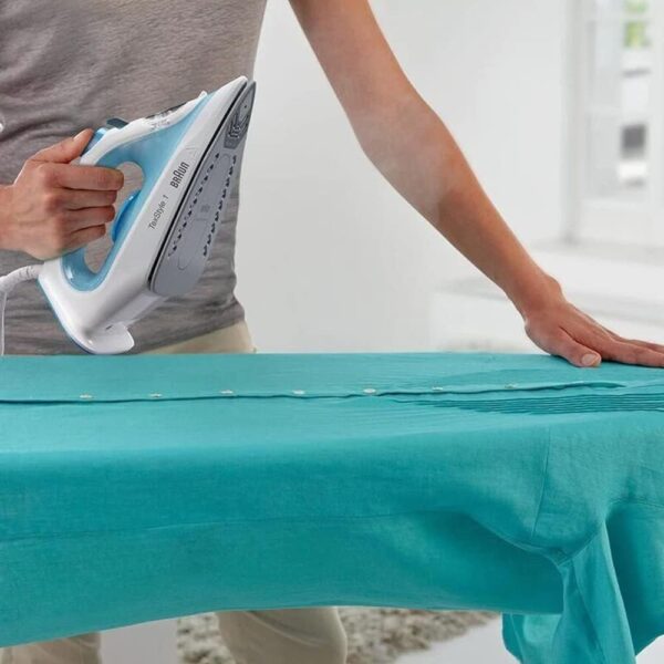 Braun Steam Iron SI1050 - 2000W Power for Effortless Wrinkle Removal - Image 3