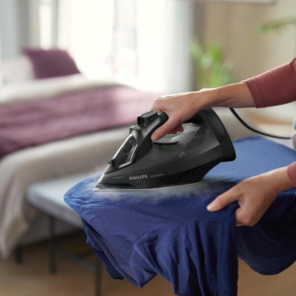 Philips DST5040/86 Steam Iron, 2600 W, 320 milliliters, Black - Image 4
